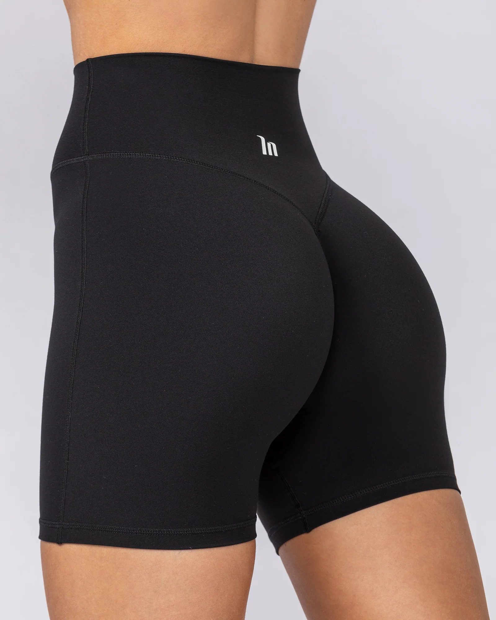 Aura Peachy Invisible Scrunch Bike Shorts - Black
