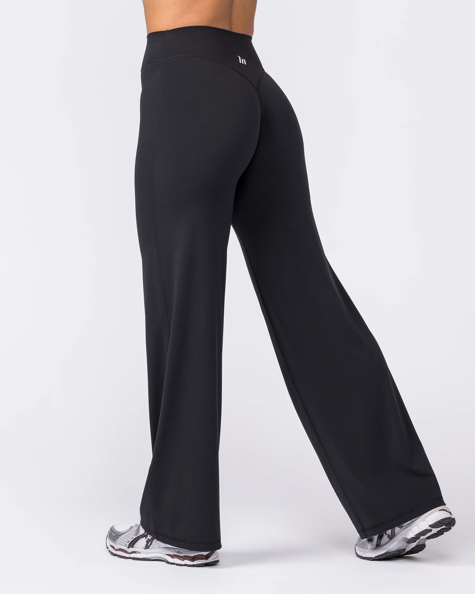 Aura Straight Leggings Short - Black - Image 6