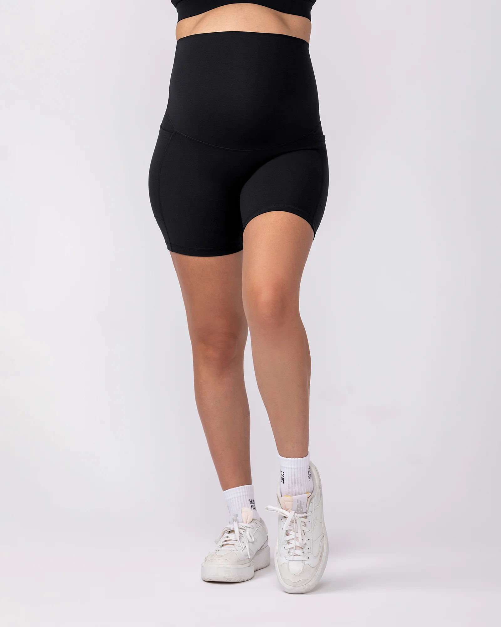 Maternity Everyday Pocket Bike Shorts - Black - Image 2