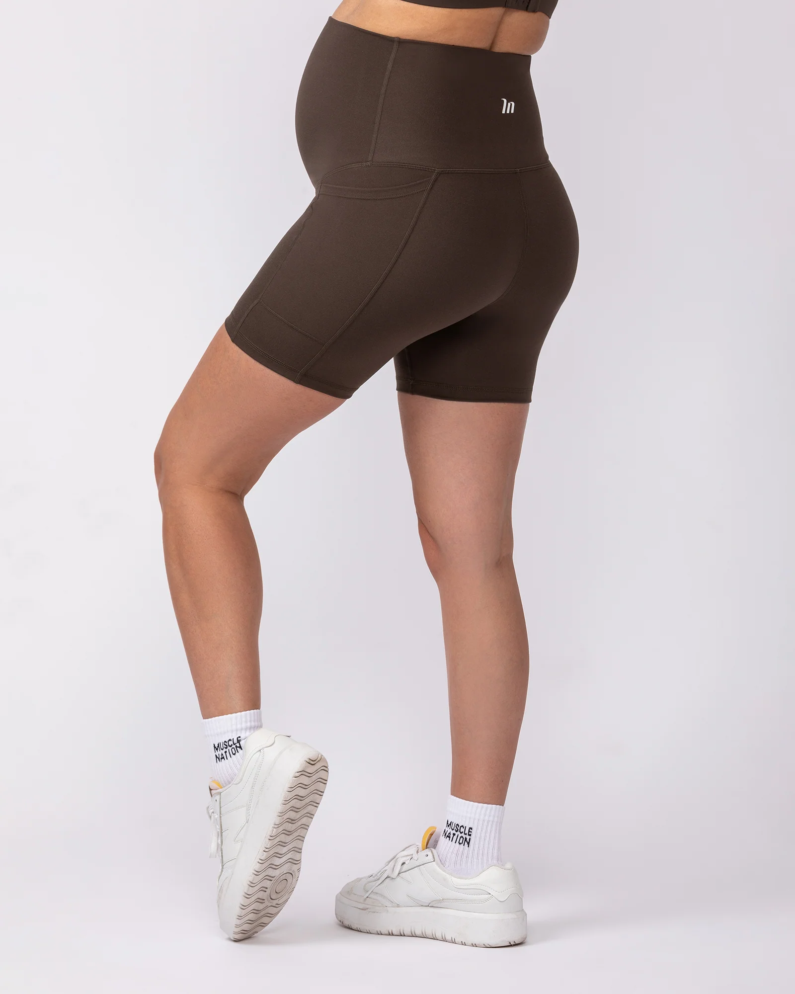 Maternity Everyday Pocket Bike Shorts - Deep Brown - Image 4