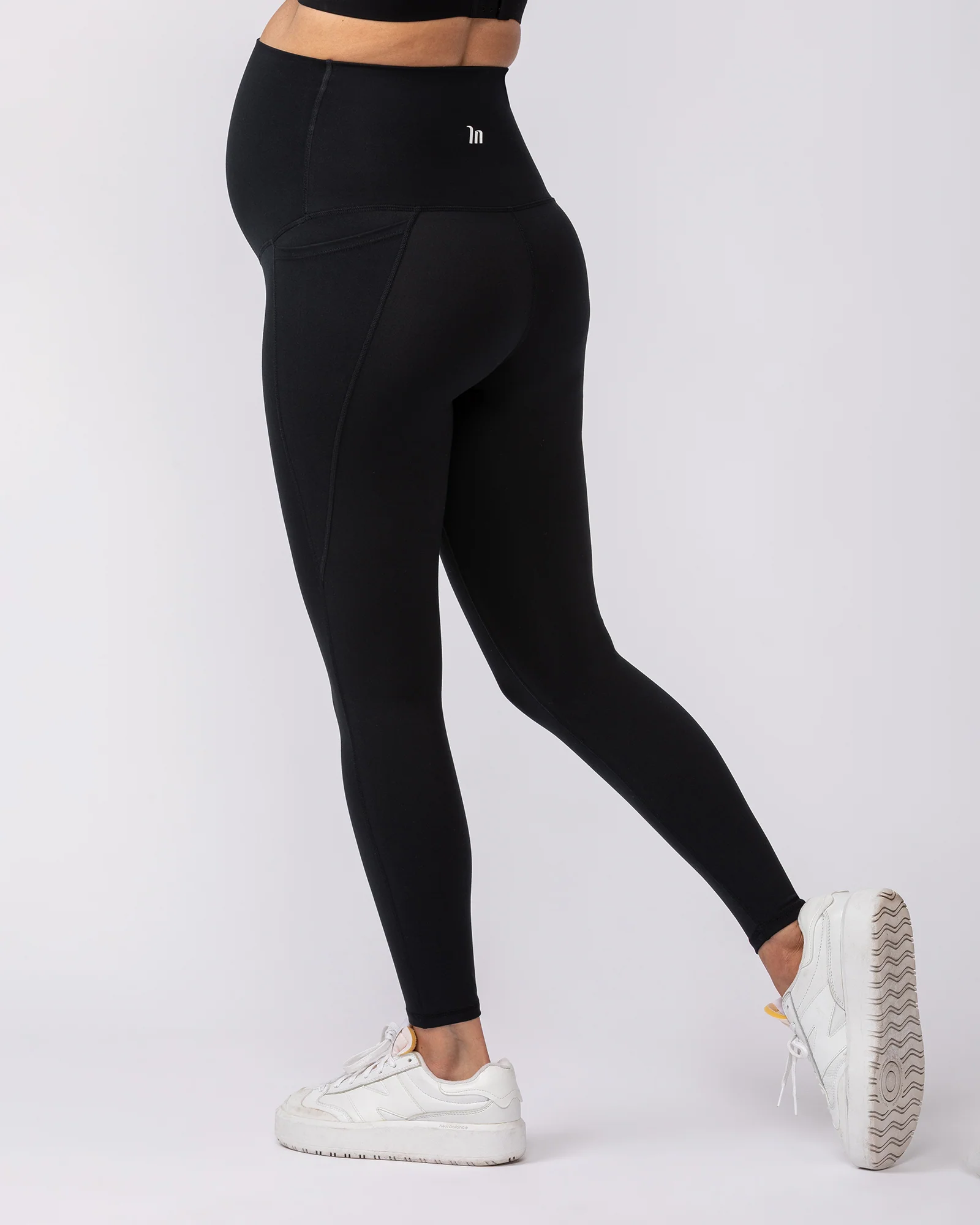 Maternity Everyday Pocket Leggings - Black - Image 4