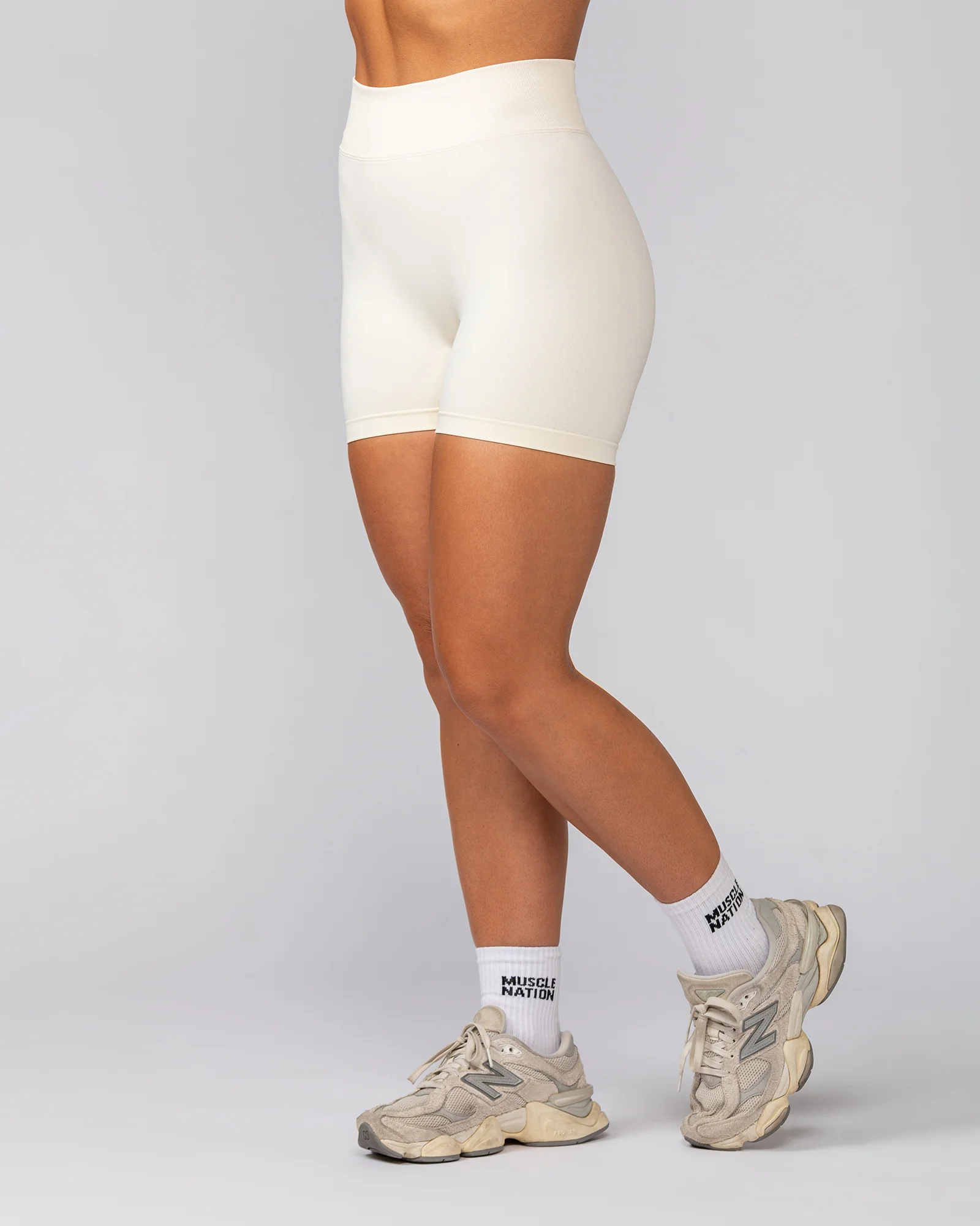 Sculpt Seamless Midway Shorts - Travertine - Image 3
